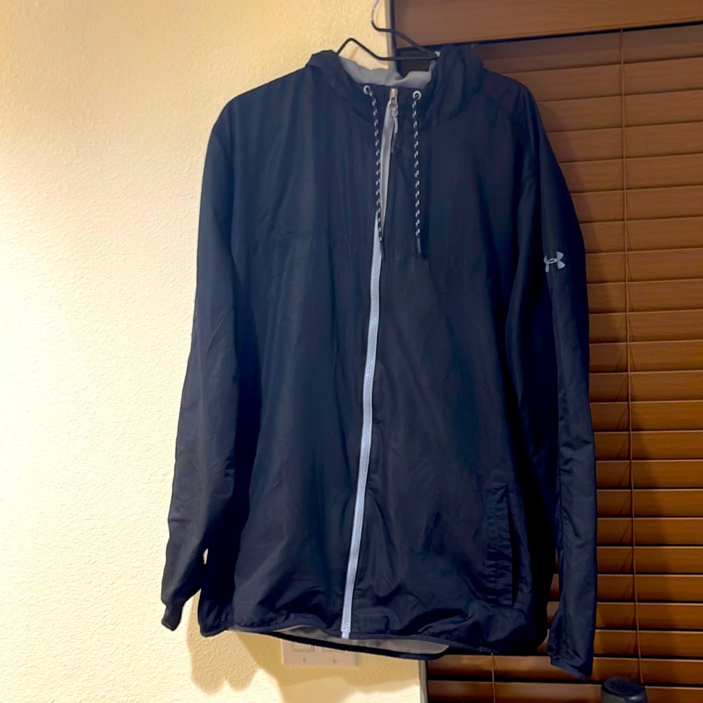 Under Armor 3XL hooded windbreaker color is navy blue and used good condition.
